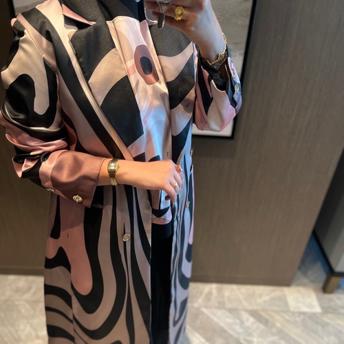 blazer with inner shirt - تقدرين تضيفين قياساتج المضبوطه بالملاحظات والطول اللي يناسبج ،،، طول القطعه الثابت ٥٠ انش اذا تبين اطول او اقصر كتبيه بالملاحظات القميص الداخلي نص كم ، اطول شي يكون ٣٠ انش فقط
