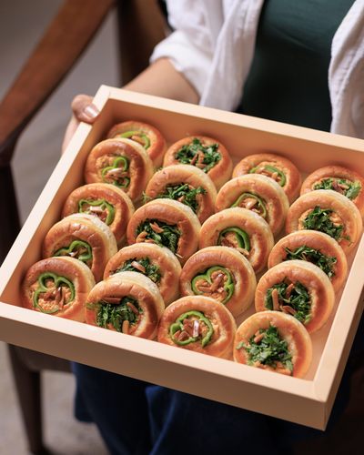 فطاير كريمى - Our pastries are unlike any other! 🥟🔥 Stuffed with perfectly seasoned chicken, creamy melting mayo, and fresh veggies that add softness and a flavor that revives the soul! From the very first bite, you’ll taste the difference — a rich, unforgettable flavor you’ll never get tired of!