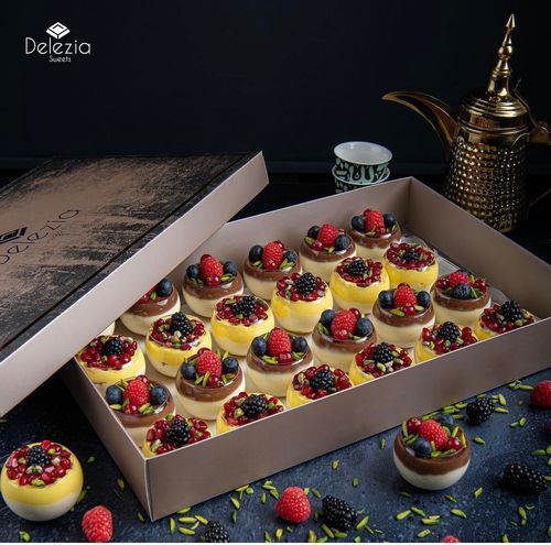 Mini custard fruit mix with chocolate - The number is 24 qilas