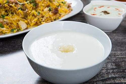 Garlic Yogurt - Yogurt with garlic.