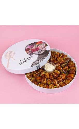 Walnut taamr - Walnut dates with a delicious filling, fresh and dipped in a new elegant box