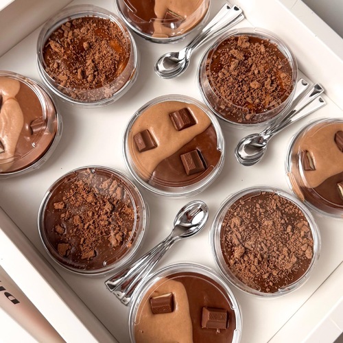 Mini pudding cups - 9 cups of chocolate and kinder puddings served hot