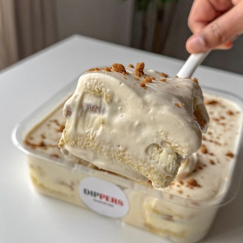 Honey bee cake