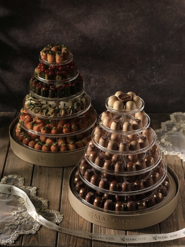 Towers March20 - Chocolate and savoury Chocolate 150 pieces, more than a kilo and a half Fillings (pistachio, hazelnut praline, crunchy, caramel, butter biscuits, Kinder crunchy) Salted 180 pieces (potato rolls, cream cheese rolls, grape leaves, cream cheese kibbeh, cheddar potatoes) 
 Price 45