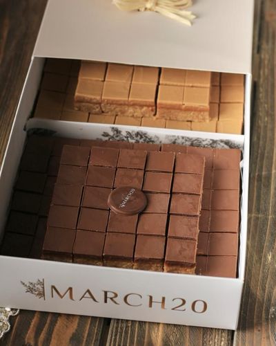 Laura Box (Sweet)
