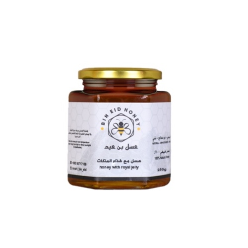 عسل سدر مع غذاء الملكات 250g - معلومات عن المنتجعسل السدر الصافي مخلوط مع غذاء الملكات

خلطة ممتازة لصحة افضل

يعتبر عسل السدر من أجود أنواع العسل في العالم لأنه مستخلص من أزهار شجرة السدر الغنية بفوائدها الكثيرة.

غذاء ملكات النحل هو عبارة عن مادة هلامية ينتجها النحل لإطعام الملكات، ويستخدم كنوع من المكملات الغذائية لحماية الجسم من الأمراض، وهذا لاحتوائه على الكثير من العناصر الغذائية، حيث إنه يتكون من الماء، الكربوهيدرات، الدهون، البروتينات، والأحماض الدهنية، فضلا عن وجود الفيتامينات ومن بينها فيتامين ب المركب.
