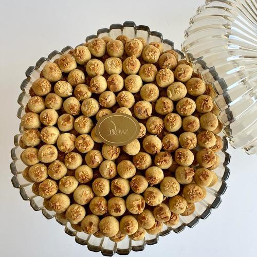 غريبة باللوز