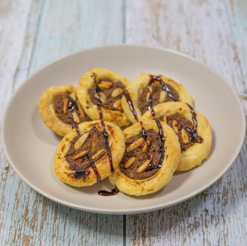 Meat Pie - Crunchy pastry toppped with meat