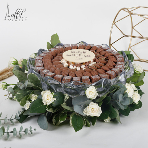 A4 chocolate - صينية كريستال تحتوي على  بقلاوه  بيكان سولت  كوكيز  مايكرو مستكه  مايكرو شوكولا  الوزن الإجمالي كيلو جرام تقريبا