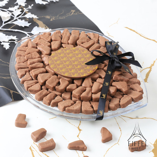 Eiffel Sweet - Stones chocolate - صينيه كريستال تحتوي على  850 غرام شوكولا تقريبا  برالين لوز مع المكسرات مغطاه بالشوكولا البلجيكي