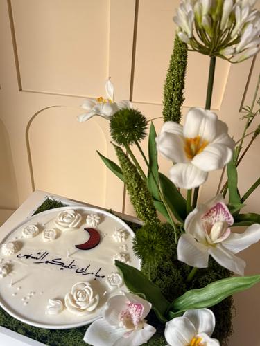 نقصة ورد صناعي مع شمعة - تنسيق ورد صناعي كوالتي عالي مع شمعتنا بعبارات حسب طلبكم