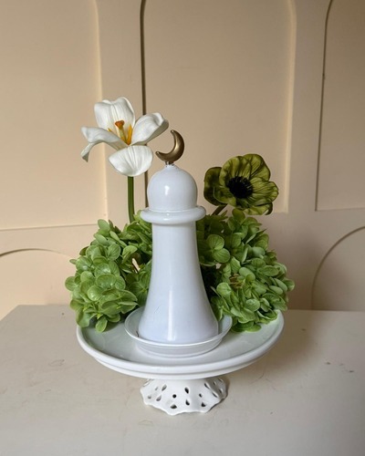 نقصة الزعفران - ٢ غرام زعفران سوبر نقين فاخر بتنسيق ورد صناعي كوالتي عالي السعر: 10 د.ك