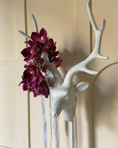 تاج السيمبيديوم - تاج من ورد السيمبيديوم الصناعي 🌸 
 السعر: 15 د.ك