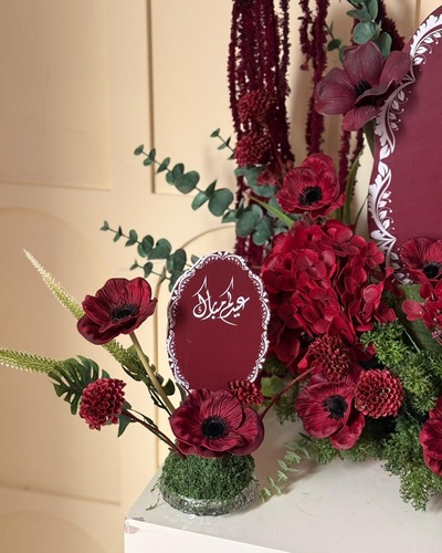 تنسيقة عيد الفطر (صغيره) - تنسيقة عيد الفطر ✨ 
 تنسيق أنيق من ورد صناعي كوالتي عالي يضيف لمسة جميلة لطاولات الضيافة في العيد. 
 القياس: العرض: 80 سم الارتفاع: 50 سم 
 السعر: 29 د.ك الصغيرة: 6 د.ك