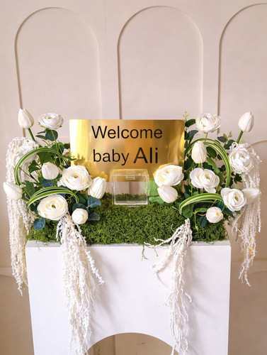 تنسيق استقبال المولود - ورد صناعي كوالتي عالي 🤍 
 تنسيق أنيق وفاخر مع عبارة Welcome Baby، اختيار جميل لاستقبال المولود. 
 القياسات: العرض: 70 سم الارتفاع: 45 سم
