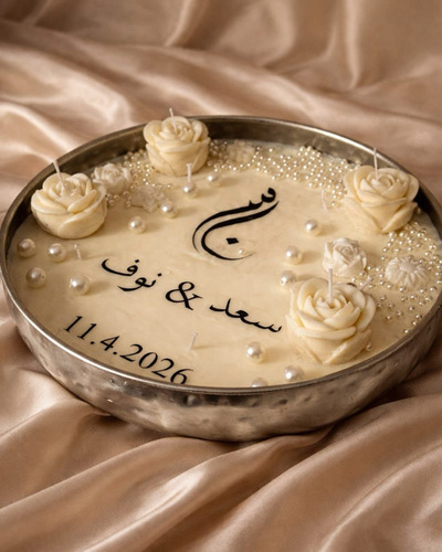 شمعة العرايس - شمعة بتصميم أنيق ولمسة راقية تليق بمناسبات الزواج وتفاصيل ليلة العمر. 
 القياس: قطر الشمعة: 30 سم