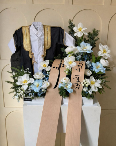 دزّة مواليد 👶🏻✨ - تنسيق أنيق بلمسة راقية مع تفاصيل مميزة وإمكانية إضافة الاسم، اختيار فاخر يليق باستقبال المولود بطريقة مختلفة. 
 القياسات: العرض: 50 سم الارتفاع: 60 سم