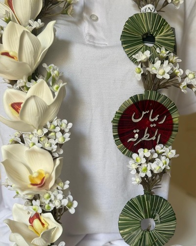 طوق ورد السيمبيديوم الصناعي