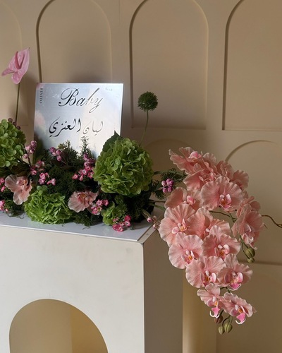 ورد مستدام مع بورد بالاسم