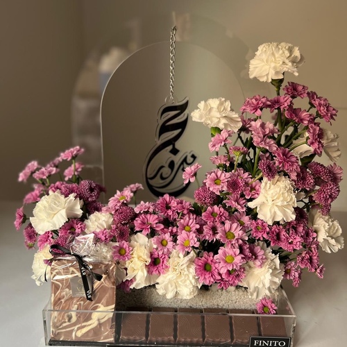 حج - باقه اكريلك من الورد الطبيعي واحلى ككاو، العرض 45 سم، الارتفاع 40سم