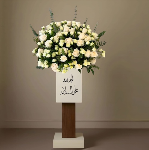 ستاند زهور ابيض - White Blooming Stand 2 ستاند زهور أبيض 2 / An elegant stand filled with roses and baby roses. ستاند أنيق مليئ بأزهار الجوري و البيبي روز. السعر ٣٥