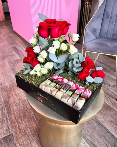 Trassi B - Mix 300 grams of swiss chocolate and mixed roses and baby roses