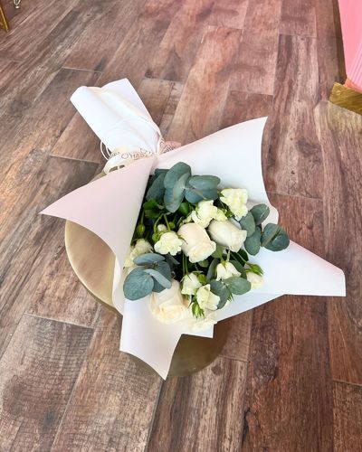 Solo mix - Mix roses and baby roses with green Italian eucalyptus mediums size