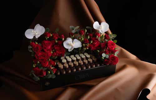 QUEEN BLACK BOX - Big black box mix flowers with 440 grams of chocolate mix filling 3 layers design