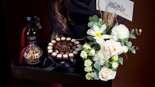 Negsa - A big black box mix roses and mix chocolate 250 grams and spray parfum and glass rice crispy