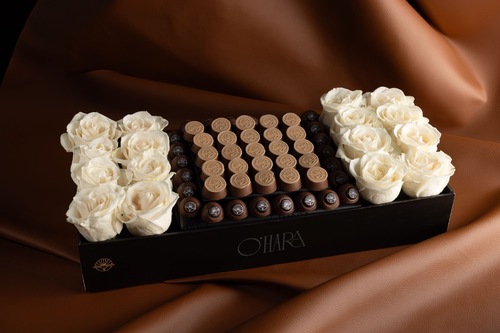 O’HARA   - SOLO BOX - Big black box 4 line roses with 650 grams of chocolate mix flavor