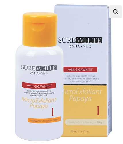 مقشر البابايا الدقيق من RDL Surewhite رقم 1 60 مل - يحتوي مقشر البابايا الدقيق Surewhite على عاملين لتبييض البشرة: مستخلص البابايا وGigawhite المشتق من سبعة نباتات جبلية يمكنها تفتيح لون البشرة وتوحيده وتقليل شدة لون البقع العمرية. كما يحتوي على أحماض ألفا هيدروكسي (AHA) لترطيب البشرة وتقشيرها لتعزيز تجديد خلايا الجلد؛ وفيتامين E لبشرة صحية وأكثر شبابًا. 
طريقة الاستخدام: بللي قطعة من القطن بمنتج Surewhite Microexfoliant Papaya No. 2 ثم ضعيها بلطف على الوجه. لا تفركي. للحصول على أفضل النتائج، استخدميها مرتين يوميًا. مثالية في الصباح وقبل النوم.   تحذيرات واحتياطات: لا يجوز استخدامه للأطفال دون سن 3 سنوات. لا يجوز استخدامه على أجزاء كبيرة من الجسم. لا يجوز استخدامه لفترة طويلة تزيد عن شهرين. يخزن في درجة حرارة الغرفة لا تزيد عن 30 درجة مئوية. للإستخدام الخارجي فقط.يفتح في نافذة جديدة