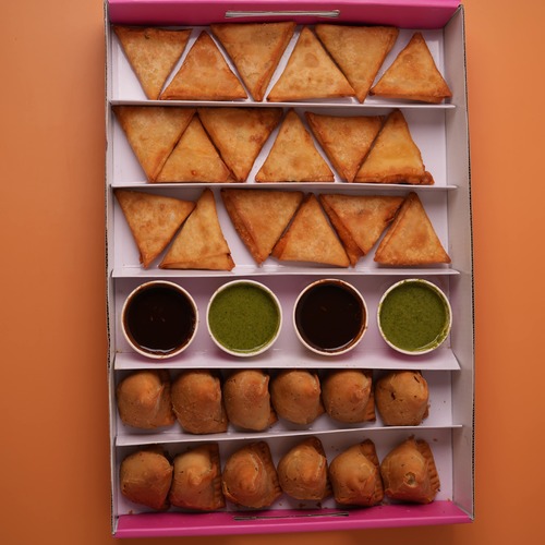 Gathering Samosa Box - Fried samosa filled with different type of fillings comes with tamarind sauce and chutney sauce