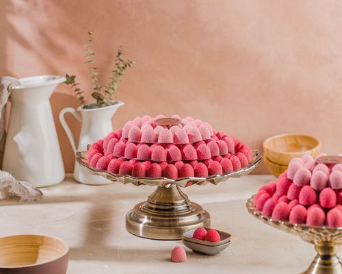 Light pink tray - lemon caramel with pecan Dark pink - pistachio with raspberry Red - strawberry vanilla cream