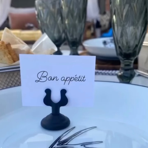 عدد ٦ حامل كرت