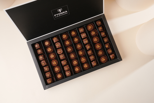 Coco box - Praline and brownie duo Mixed soft, low in sugar, consisting of 52 pieces Coffee dessert stuffed with praline and caramel brownie