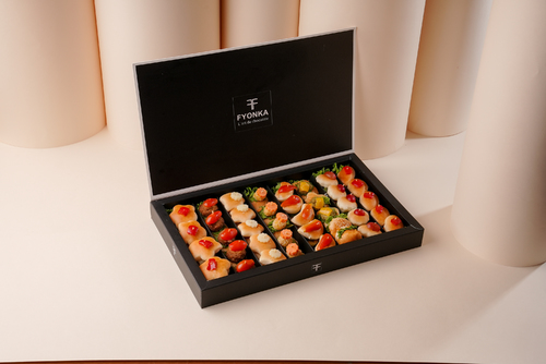 Large box of mini bites - mini bites consists of 39 pcs of mini fatayer with various meat free fillings: cheese, dairy vegetables, potato, pizza halloom...