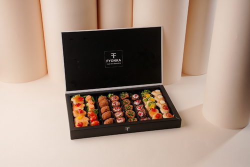 Mini savories mix - This box contains 48 pieces of mini bites and mini kibbeh mix
With delicious and fresh fillings, prepared by order