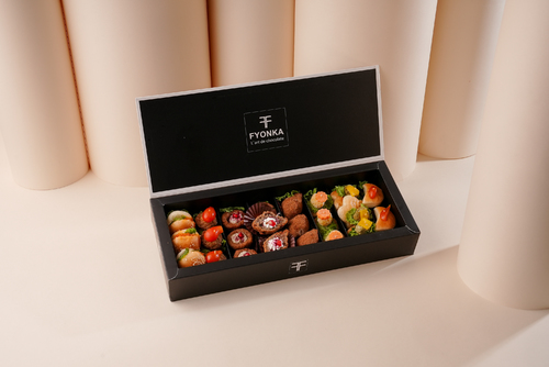 Mix mini fatayer mini kobba - The box contains 24 pieces of mixed mini fatayer and mini kobba  with delicious fillings and toppings, prepared daily to make you happy.