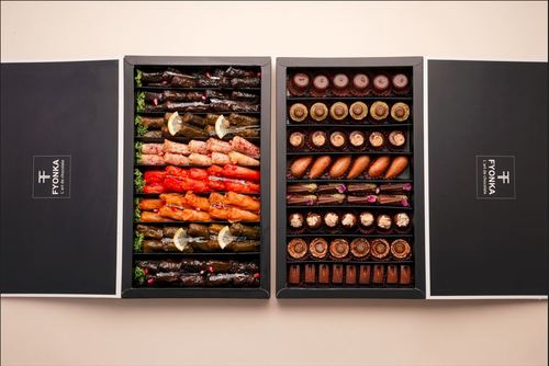 Diwanyia offer - This package is dedicated for grape leaves and chocolate lovers 50 pcs of belgium chocolate with 90 pcs mix between grape leaves, cabbage and msakhan
