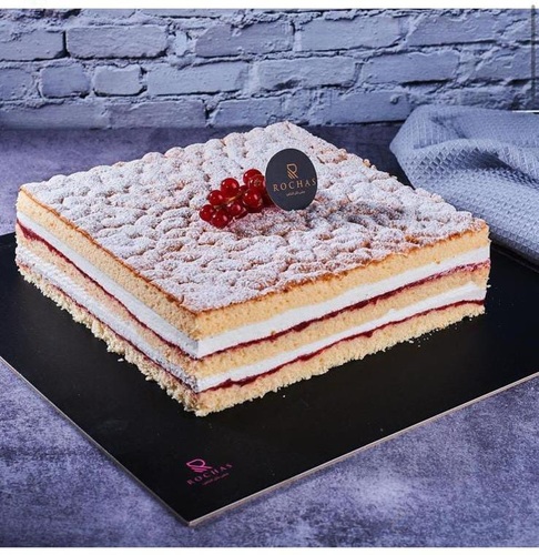 Victoria Cake - Vanilla cake with strawberry filling