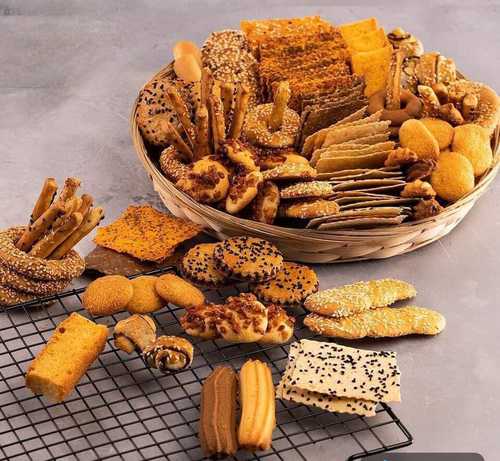 Crackers - A basket of dryers and crackers made of rusk, rusk, prunes, and date biscuits