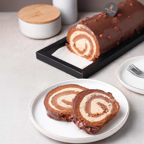 Swiss Roll Chocolate - Delicious chocolate cake with snickers filling covered with Belgian cocoa sauce
