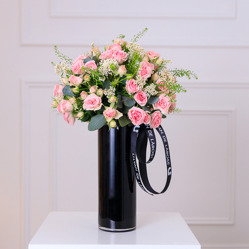 Royal Roses - Black glass vase arranged with pink baby roses 
 Height: 50cm - Width: 30cm