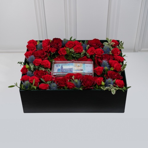 The Love box IV - The love box contains red roses and Money Box  Width: 40 cm x 30 cm    Height: 13 cm