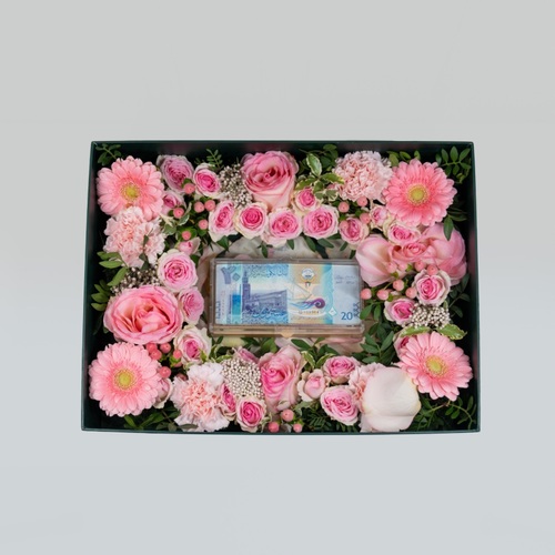 Cannes Box IV - Cannes Box contains pink roses and Money BoxWidth: 40 cm x 30 cm 
   Height: 13 cm