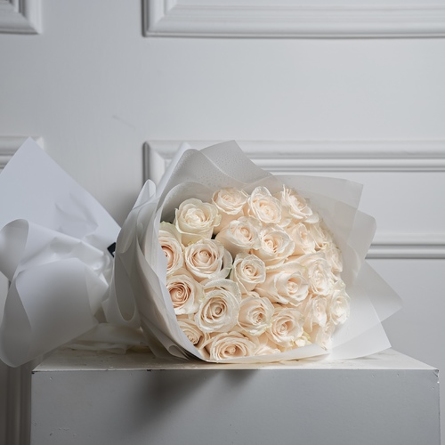 White Rose Hand Bouquet I - This bouquet contains 25 fresh white roses in a white wrapping.   Height: 50 cm - Width: 30 cm