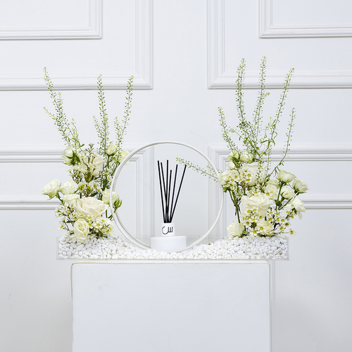 Reed II - This Beautiful Tray Contains white roses and Reed Diffuser.   Width: 50 cm x 15 cm    Height: 55 cm