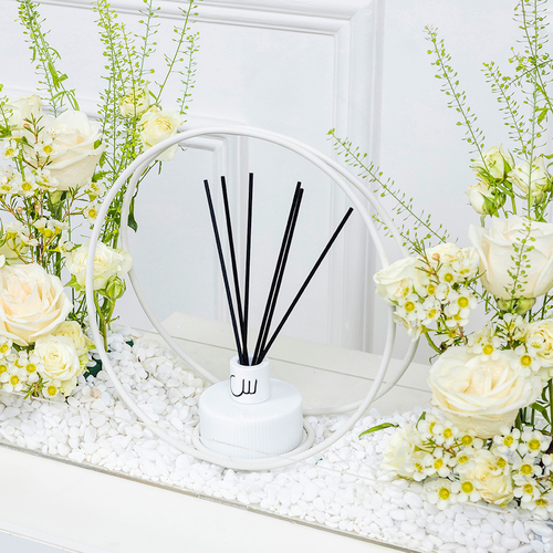 Reed II - This Beautiful Tray Contains white roses and Reed Diffuser.   Width: 50 cm x 15 cm    Height: 55 cm