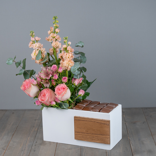 oreo - يحتوى البوكية على خليط من الزهور الطبيعية من الجورى والبيبي جورى والميتولا مع الشوكلت البلجيكية.