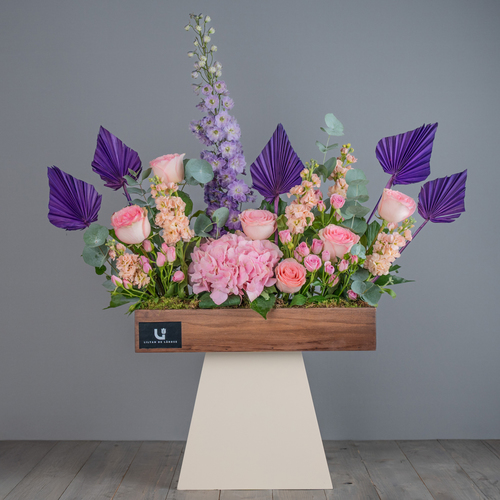 dark wood - يحتوى البوكية هلى خليط من الزهور الطبيعيه جورى و هايدرنجا ودليفينيوم .